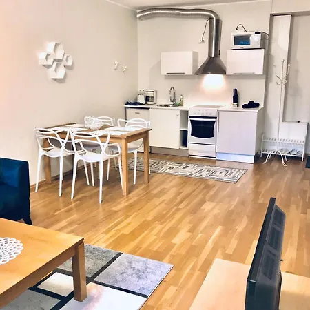 Cozy At The Heart Of The City, Near Port Apartment